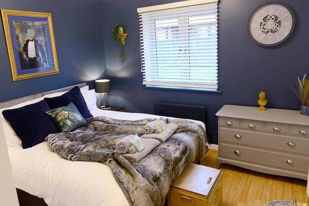 Entire apartment, 2 Bedroom -Sleeps 4- Big Discount Long Stays! in Kent