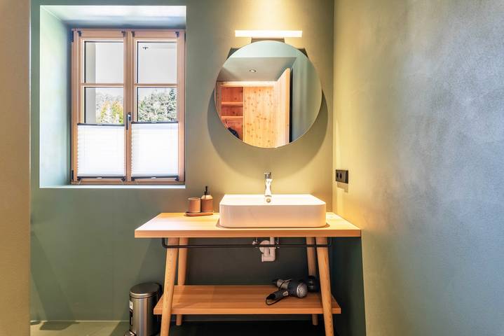 Entire apartment, Holiday Apartment Hof im Thal Apt Linde with Mountain View, Balcony & Wi-Fi in Aldein, South Tyrol