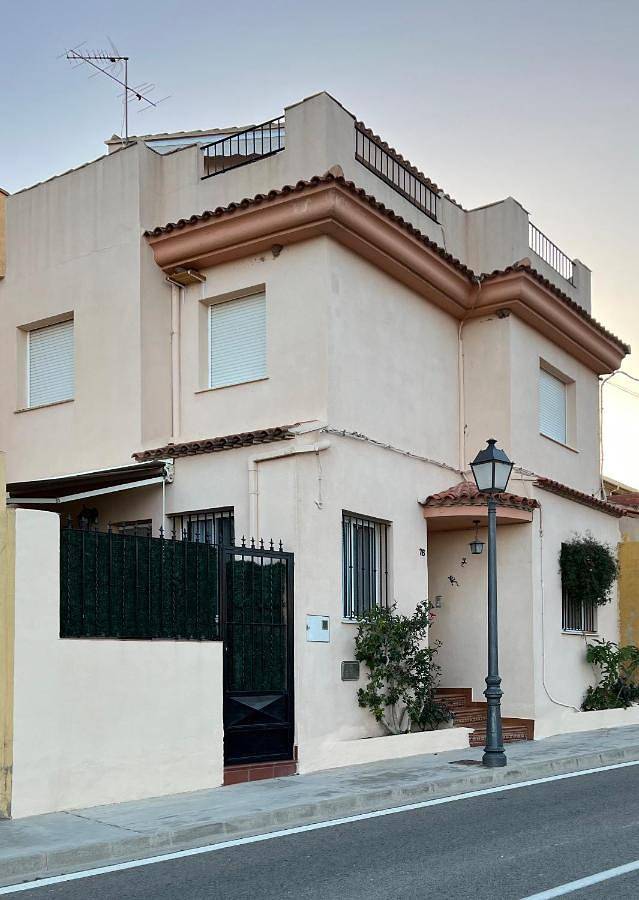 Casa rural para 10 personas, con vistas y terraza, Se admiten mascotas en Losa del Obispo