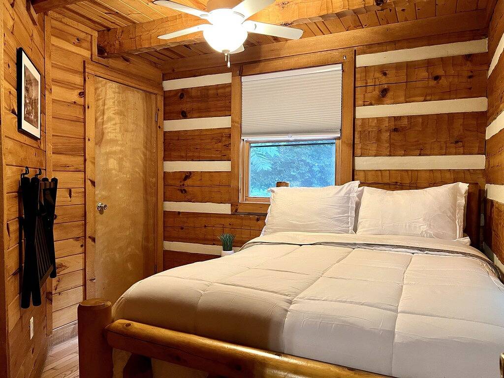 Haustierfreundliche Blockhütte-Fischteich-Free Wifi-Nizza Whirlpool auf Veranda-Easy Roads in Sevierville, Sevier County