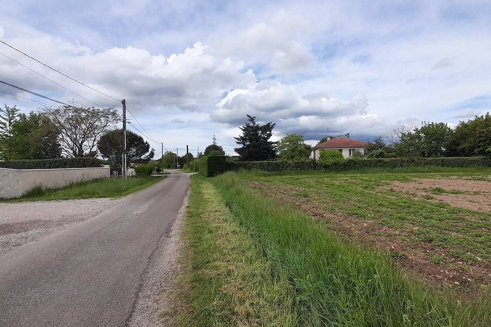 Quiet, 70s-style house with large garden in the heart of the Lot et Garonne region in Saint-Étienne-de-Fougères, Región de Villeneuve-sur-Lot