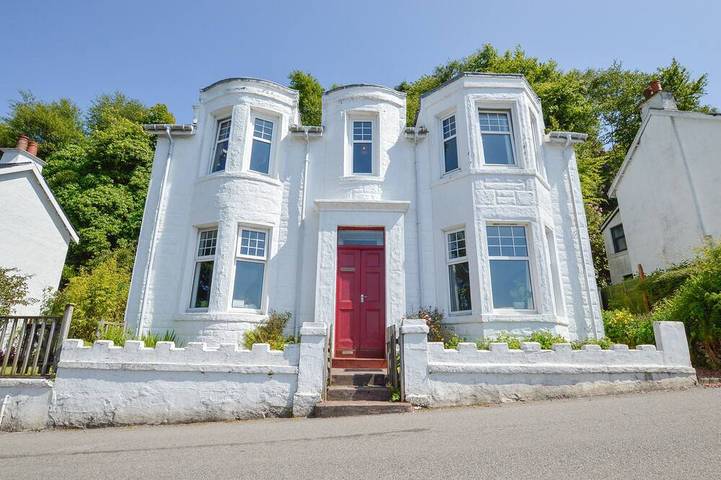 Glamping for 6 people, with garden and pool as well as balcony in Oban