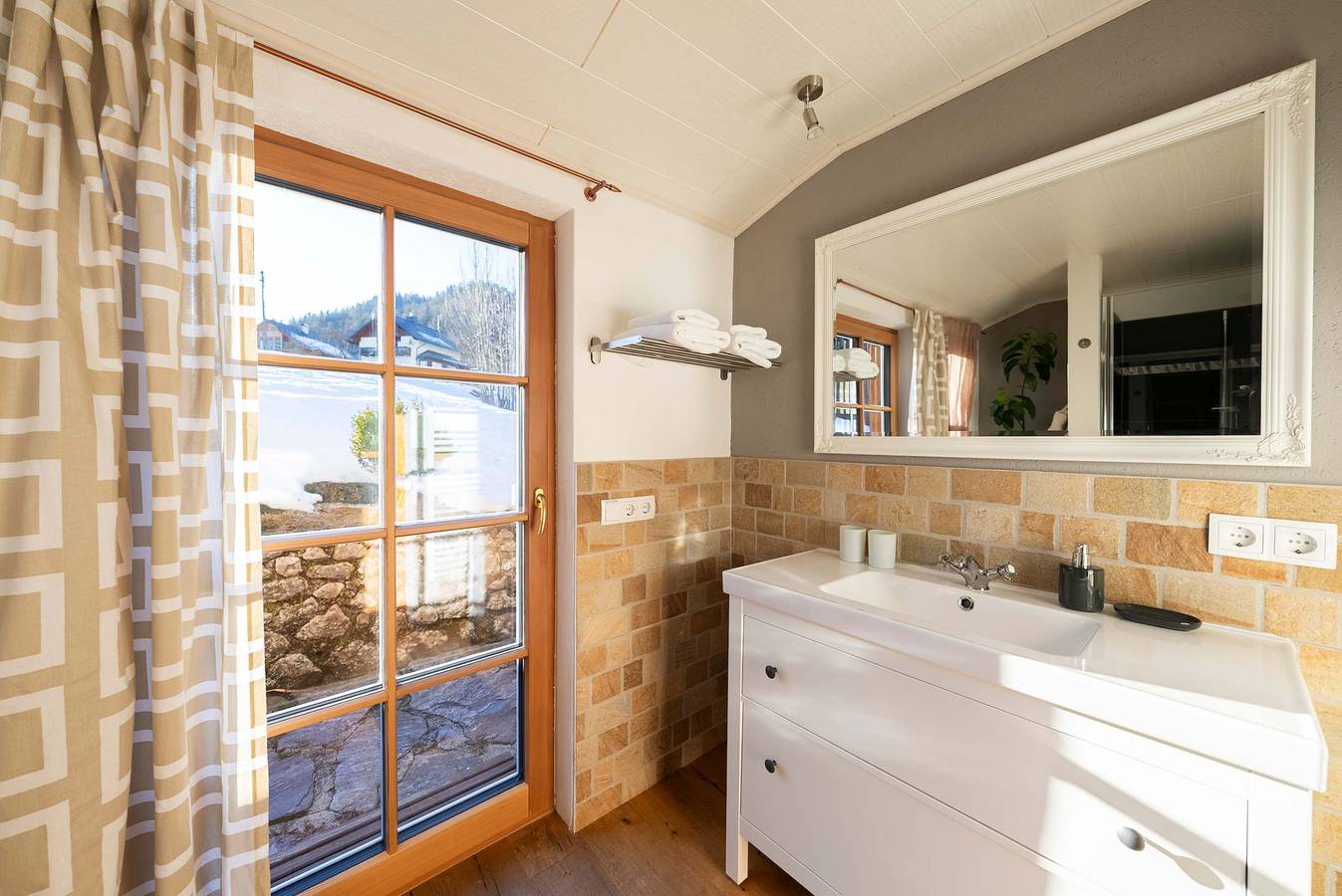 Ganze Wohnung, Ferienwohnung für 2 Personen mit Balkon/Terrasse in Altaussee, Totes Gebirge