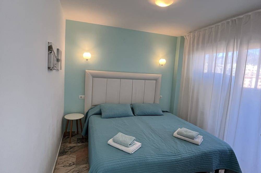 Beachfront. Fantastic Views and beautiful pool/gardeens, 3 Bedrooms, 2 Bathrooms in Los Boliches, Fuengirola
