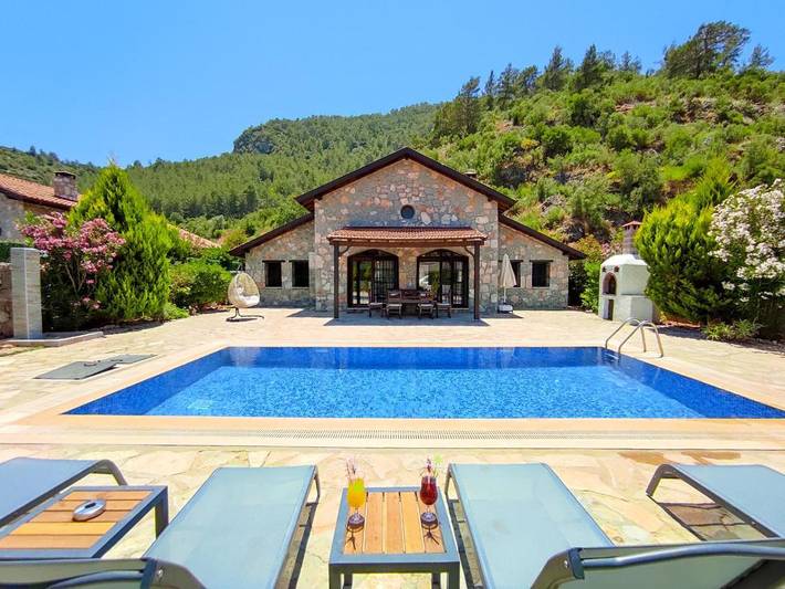 Villa pour 10 personnes, avec jardin ainsi que piscine et vue, animaux acceptés - 1