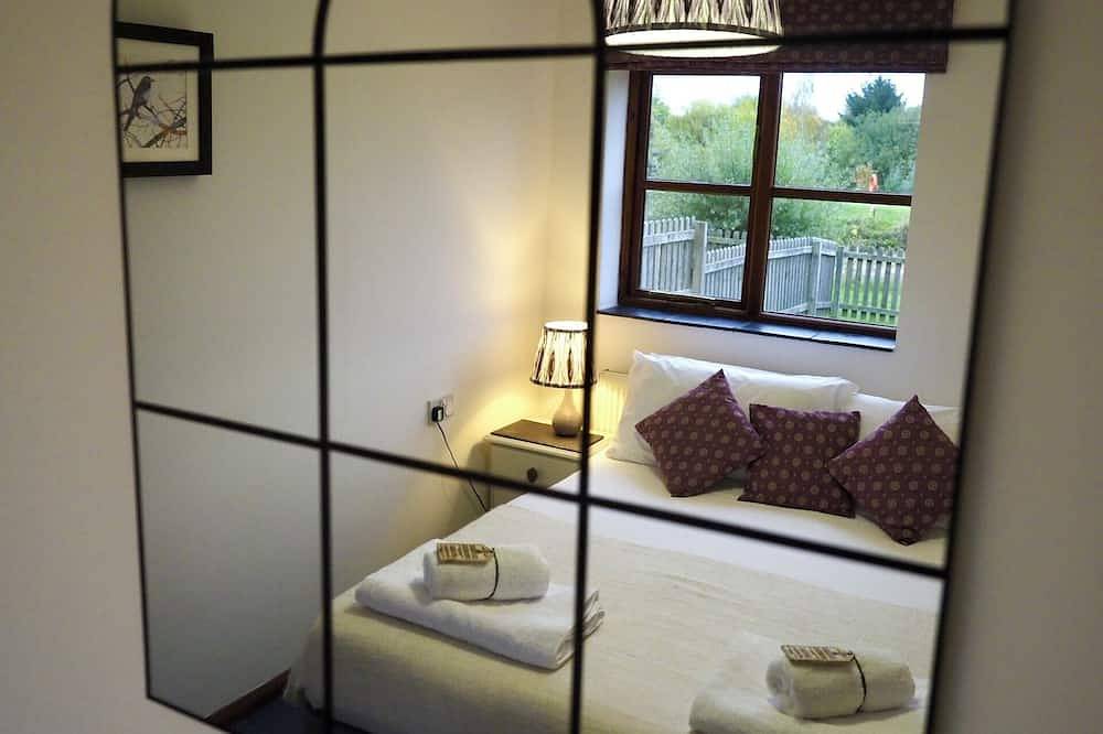 Gather, Celebrate, and Soak in the Views at Ollie’s Lodge sleeping 8. in Bedford