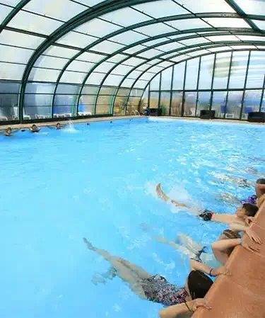 Camping pour 6 personnes, avec bassin pour enfant et jardin