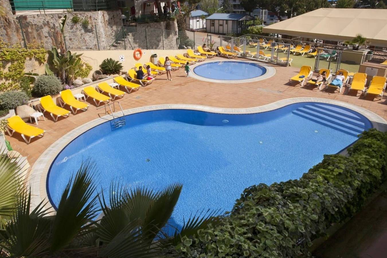 Zecamping 3 étoiles animé 200m plage piscine locatif Tv Bbq 30m2 in Calella, Costa del Maresme