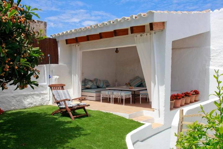 Location de vacances pour 6 personnes, avec Terrasse ainsi que Jardin et Vue à Alaior