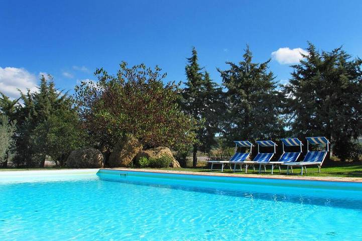 Agriturismo per 5 persone, con piscina e giardino nonché terrazza in Pomarance