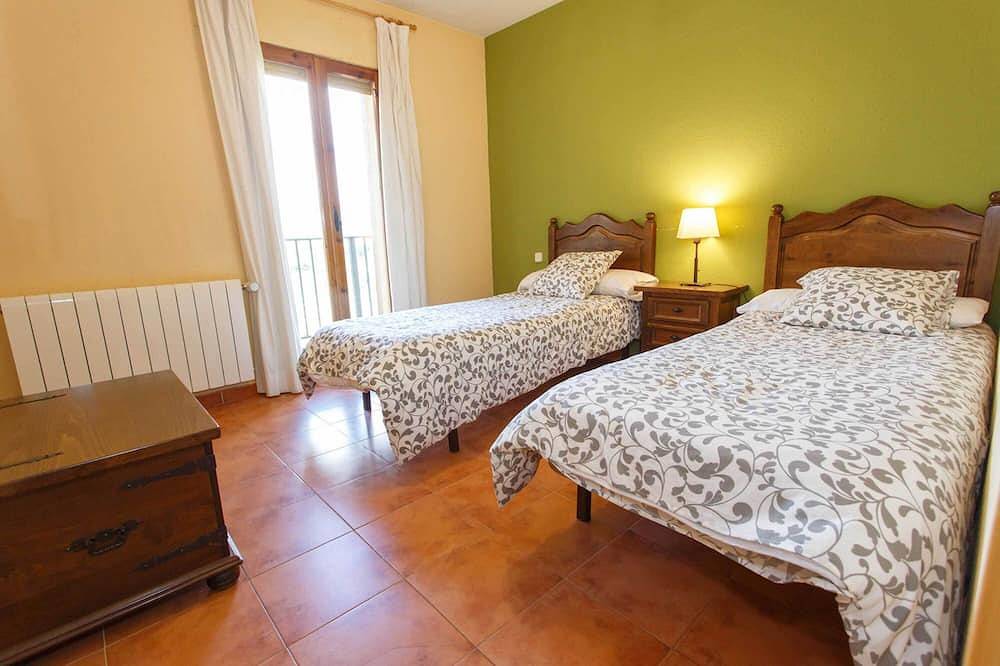 In Casa Camelia you can enjoy all the comforts of the city in Piñuécar-Gandullas, Madrid Province