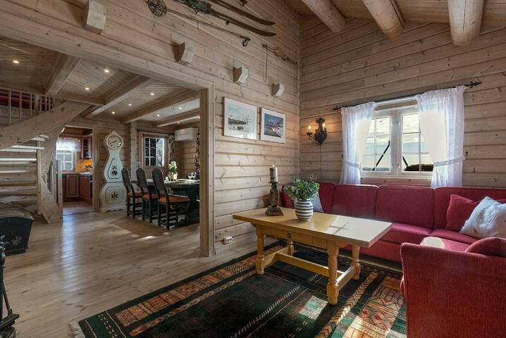 Holzhütte mit Panoramablick auf Spåtind in Etnedal
