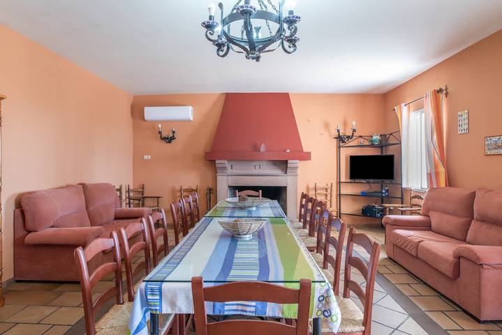 Casa Vacacional 'Los Rosales De La Palmilla' con Piscina Privada, Balcón y Aire Acondicionado in Montoro , Provincia de Córdoba