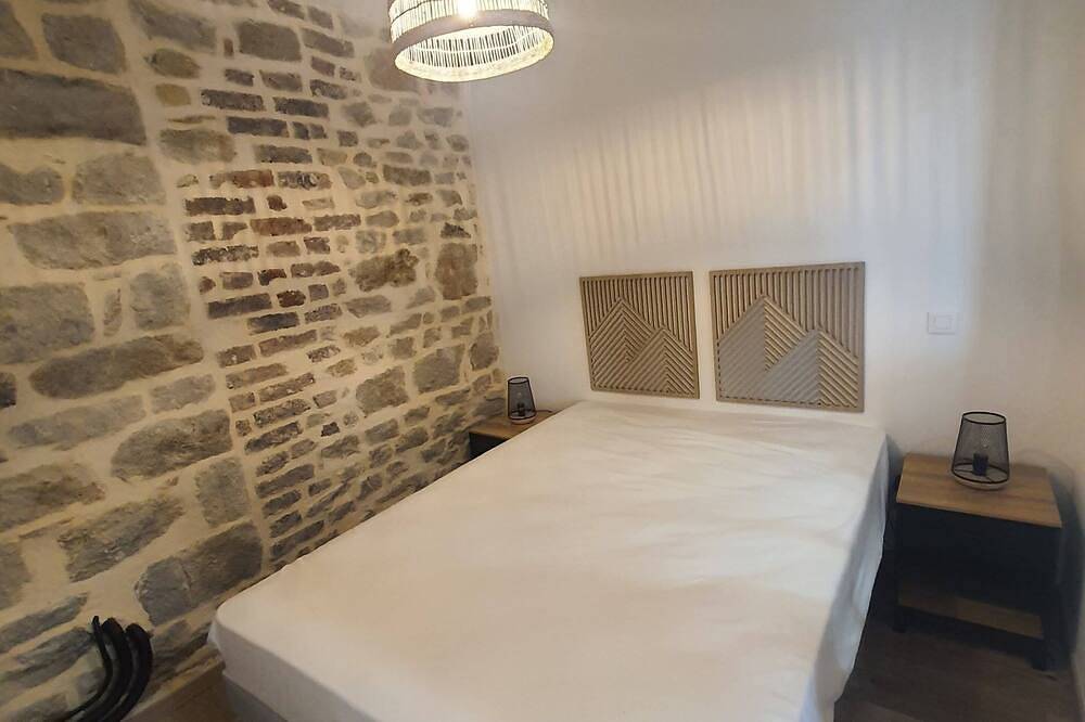Newly renovated, one-bedroom 35m² studio ideally located. in Saint-Vallier (Saône-et-Loire), Region Chalon-sur-Saône