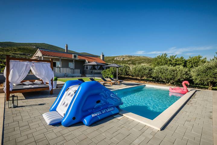 Villa für 5 Personen, mit Pool und Garten in Trogir