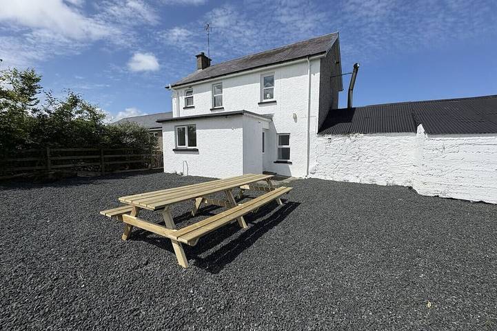 Glamping for 8 people in Northern Ireland