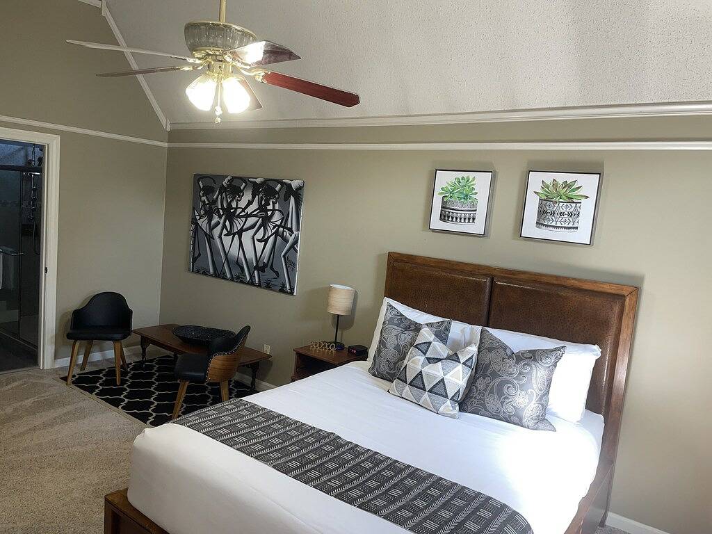 3 - 2.5 home Modern Delight fully equipped kit., fast Wi-Fi, all rooms upstrs in Memphis, Tennessee