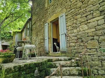 Gîte pour 2 personnes, avec jacuzzi ainsi que terrasse et piscine à Bozouls