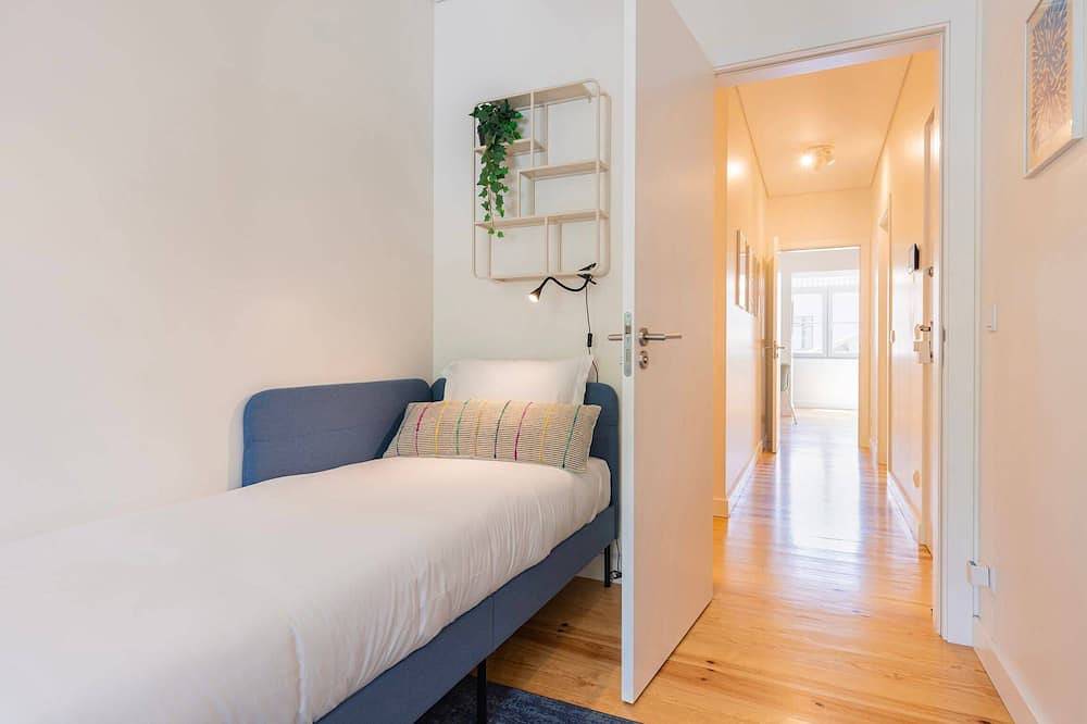 Apartamento inteiro, Apartment T3 65m2, 3 bedroom at Paço de Arco in Paço de Arcos, Costa de Lisboa