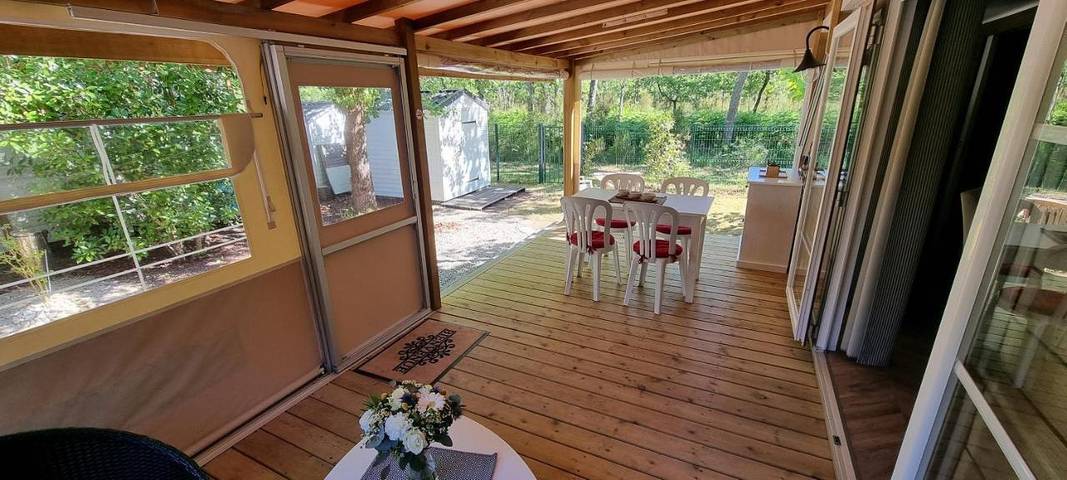 Gîte pour 4 personnes, avec terrasse ainsi que jardin et vue dans Port d'Hourtin - 2