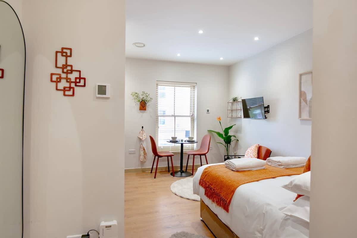 Entire apartment, Lindenstone | Modern Home Near The Station in Kent