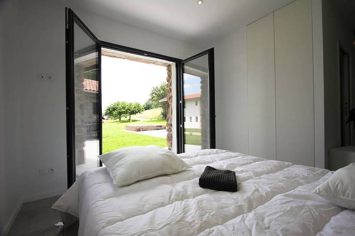Location de vacances pour 8 personnes, avec jacuzzi ainsi que terrasse et jardin à Saint-Jean-Pied-de-Port - 2