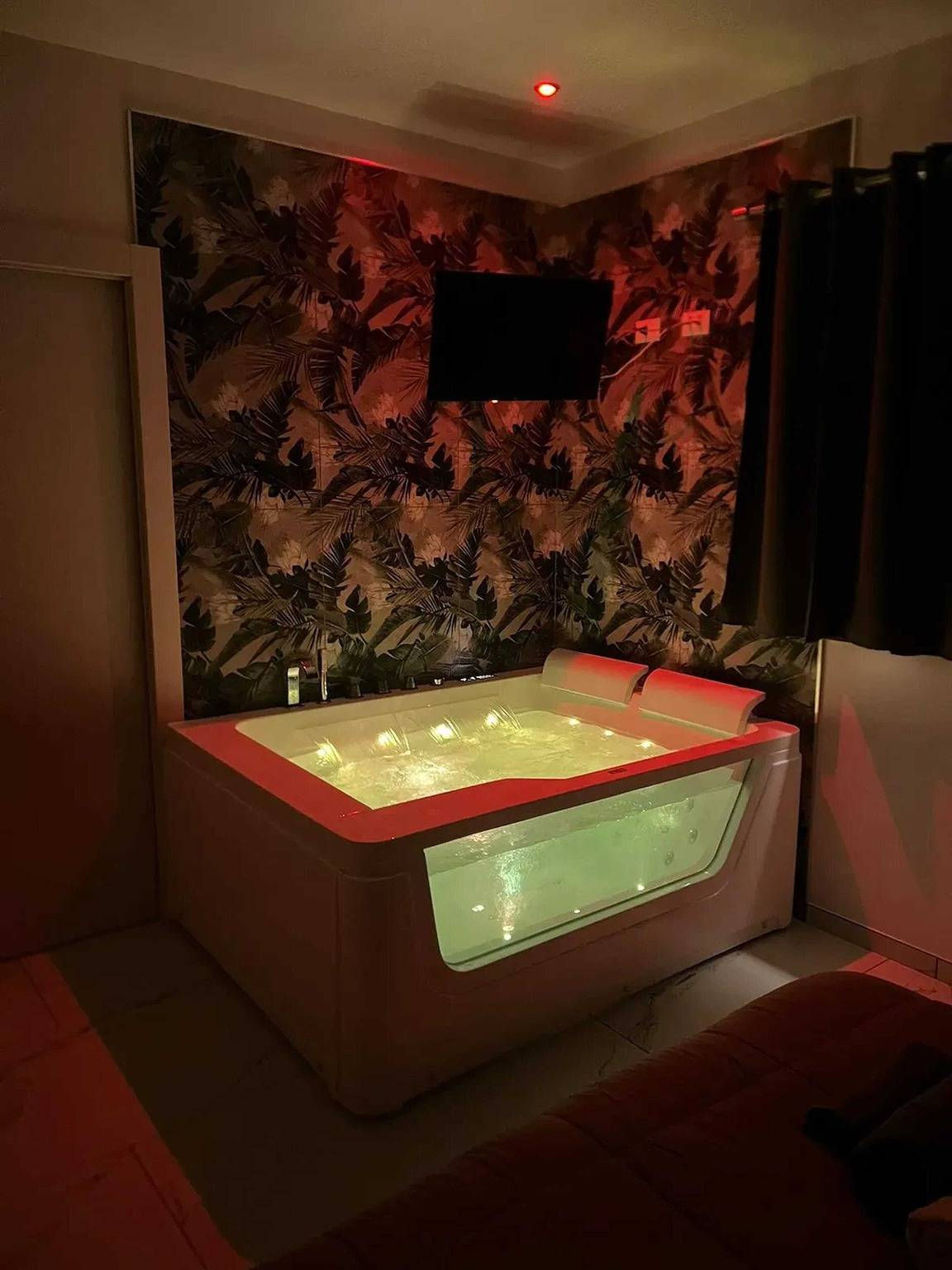 Charming House in Noto + Jacuzzi in Noto, Noto region