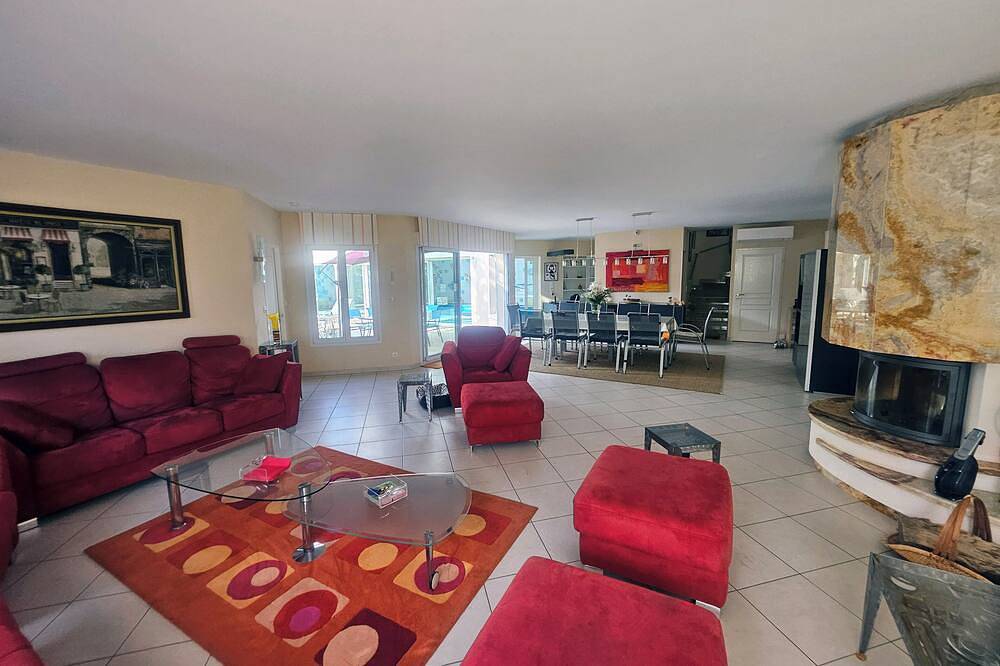 Villa 250m² avec piscine intérieure - 12 couchages in Breuillet, Côte de Beauté