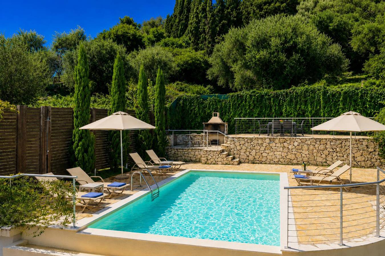 Villa für 6 Personen mit Terrasse in Benitses, Corfu, Korfu