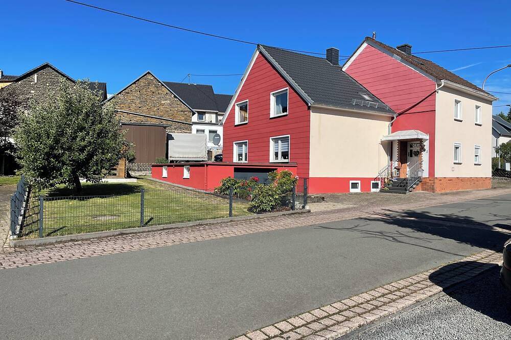 Modernes Ferienhaus ca. 120m² mit Garage und schönem Aussenbereich in Oberstadtfeld, Vulkaneifel