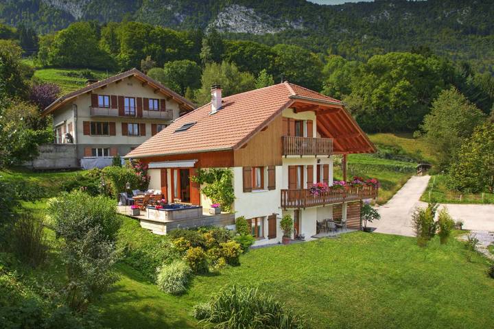 Casa Rural para 8 personas con jacuzzi in Thônes, Región de Annecy