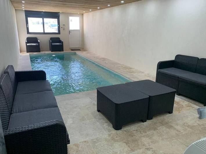 Villa pour 3 personnes, avec Jacuzzi et Terrasse ainsi que Jardin et Piscine