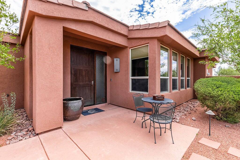 Desert gem near Zion with pool/hot tub access, fast Wifi & Ac in Santa Clara (UT), Zion Nationalpark