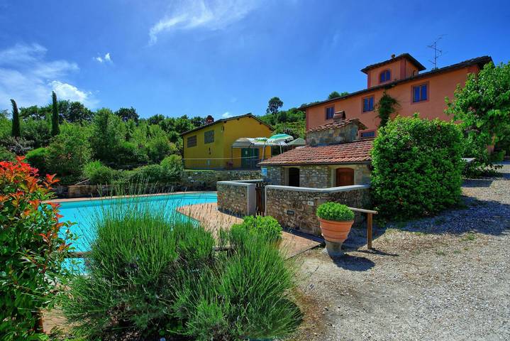 Casa vacanza per 12 persone, con idromassaggio e giardino in San Casciano in Val di Pesa