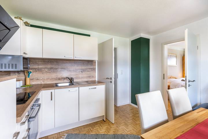 Ganze Wohnung, Ferienwohnung 'Baumelt' mit Privatterrasse, Gemeinschaftsgarten und WLAN in Hechingen, Neckar-Alb