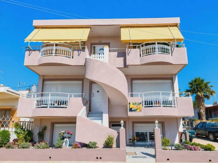 Gîte pour 6 personnes, avec Balcon ainsi que Terrasse et Jardin dans Palekastron