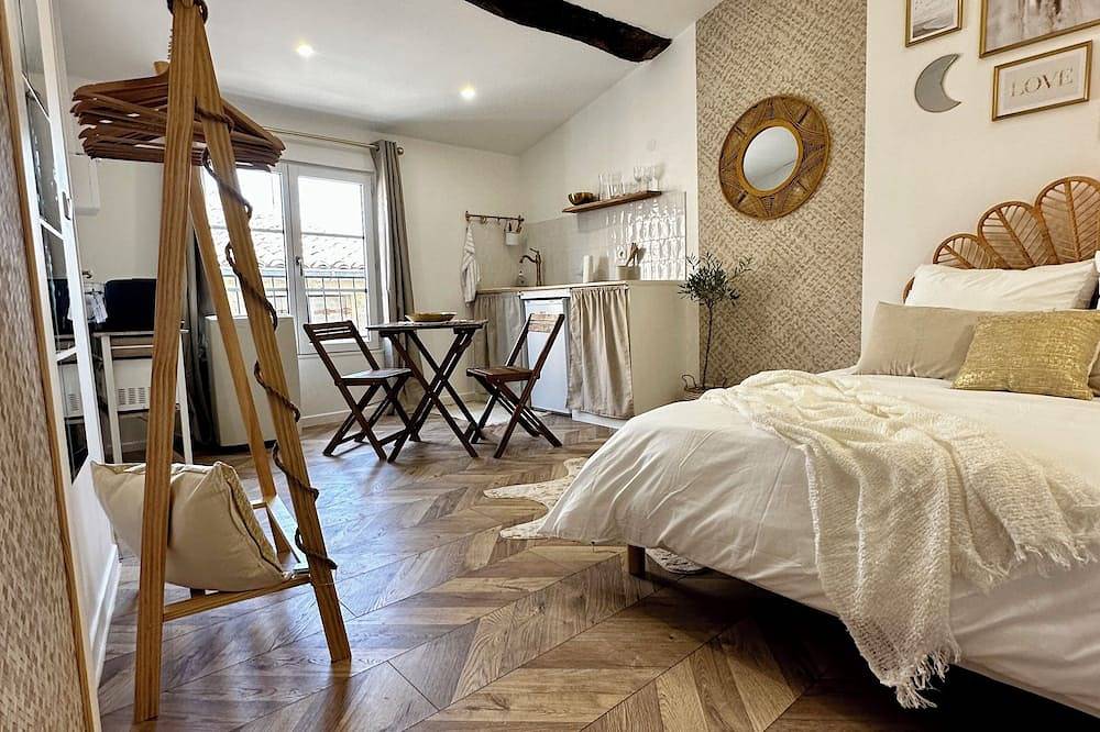 Entire apartment, Cocon Cosy & Chaleureux à Pézenas: Chez Roméo in Pézenas, Côte d'Améthyste