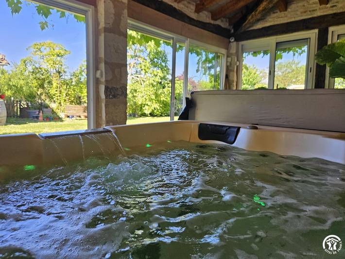 Gîte pour 8 personnes, avec Jacuzzi et Terrasse ainsi que Jardin et Piscine dans le Tarn - 4