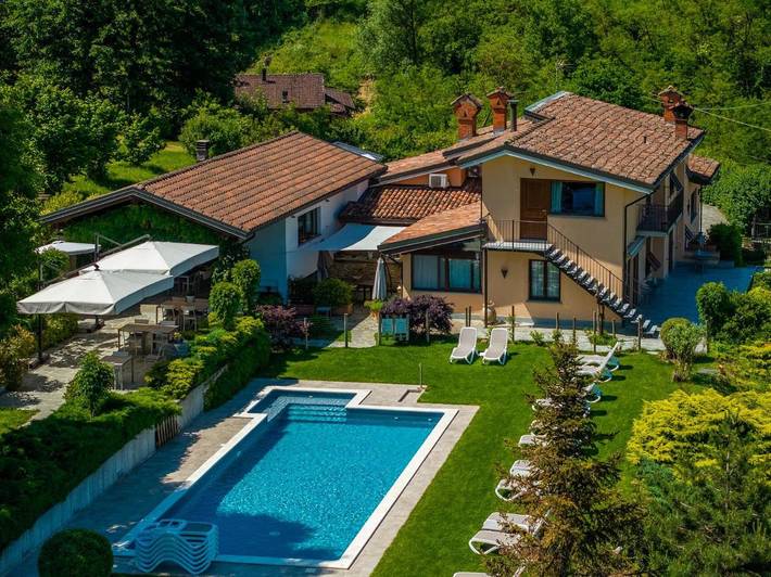 Hôtel pour 4 personnes, avec Balcon et Terrasse ainsi que Jardin et Piscine à Gavi