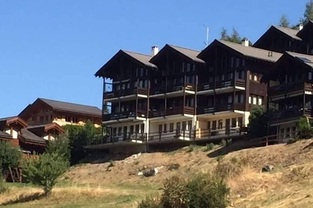 Ganze Wohnung, Aussen : Wohnung im unteren Erdgeschoss eines Gebäudes, für 4 Personen in der Nähe des Hotels/Restau in Saint Luc, Anniviers