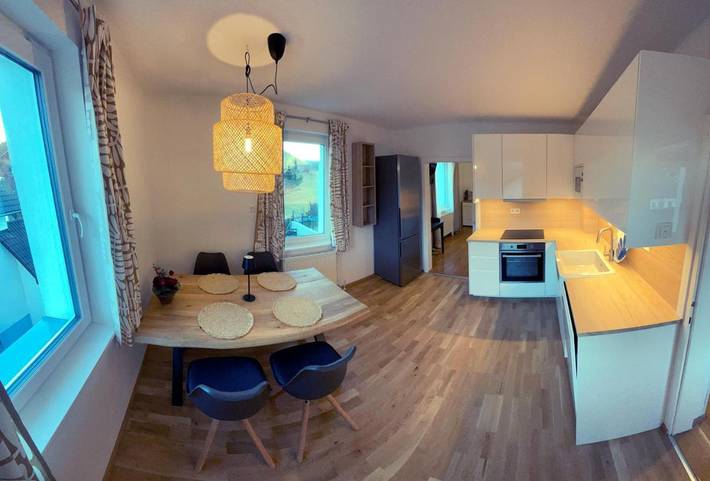 Ferienwohnung für 5 Personen, mit Balkon und Terrasse sowie Garten und Ausblick in Puchberg am Schneeberg