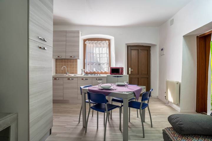 Entire apartment, Apartment 'La Vecia Casa Apartament' with Mountain View and Shared Terrace in Denno, Brenta group