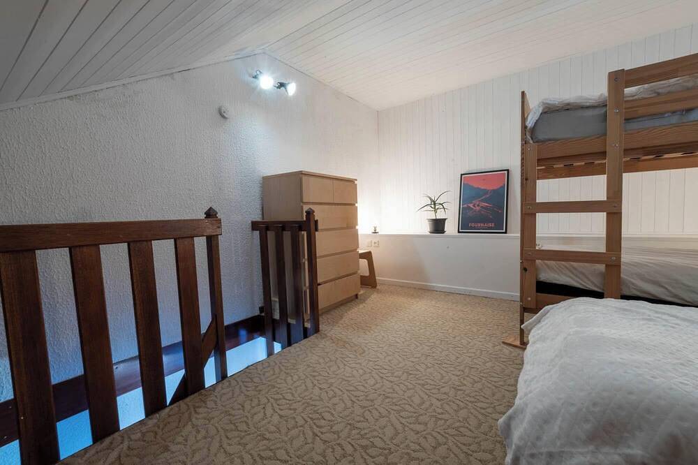 Ganze Wohnung, Bright duplex apartment with valley views in Saint-Léger-les-Mélèzes, Nationalpark Écrins