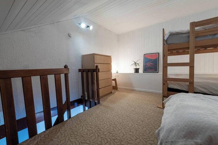 Ganze Wohnung, Bright duplex apartment with valley views in Saint-Léger-les-Mélèzes, Nationalpark Écrins