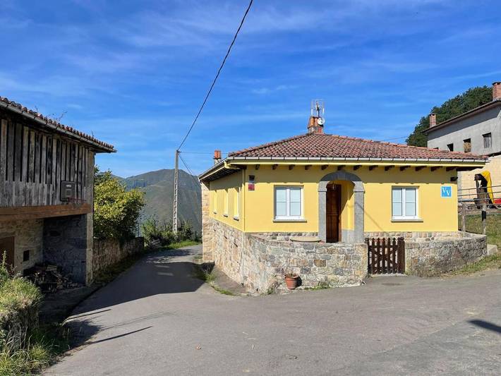 Casa rural para 4 personas, con terraza y vistas, Se admiten mascotas en Sierra del Sueve