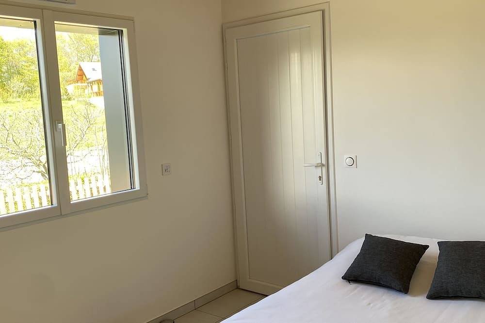 Appartement entier, Rez de jardin avec vue sur les montagnes in Chabottes, Parc national des Écrins