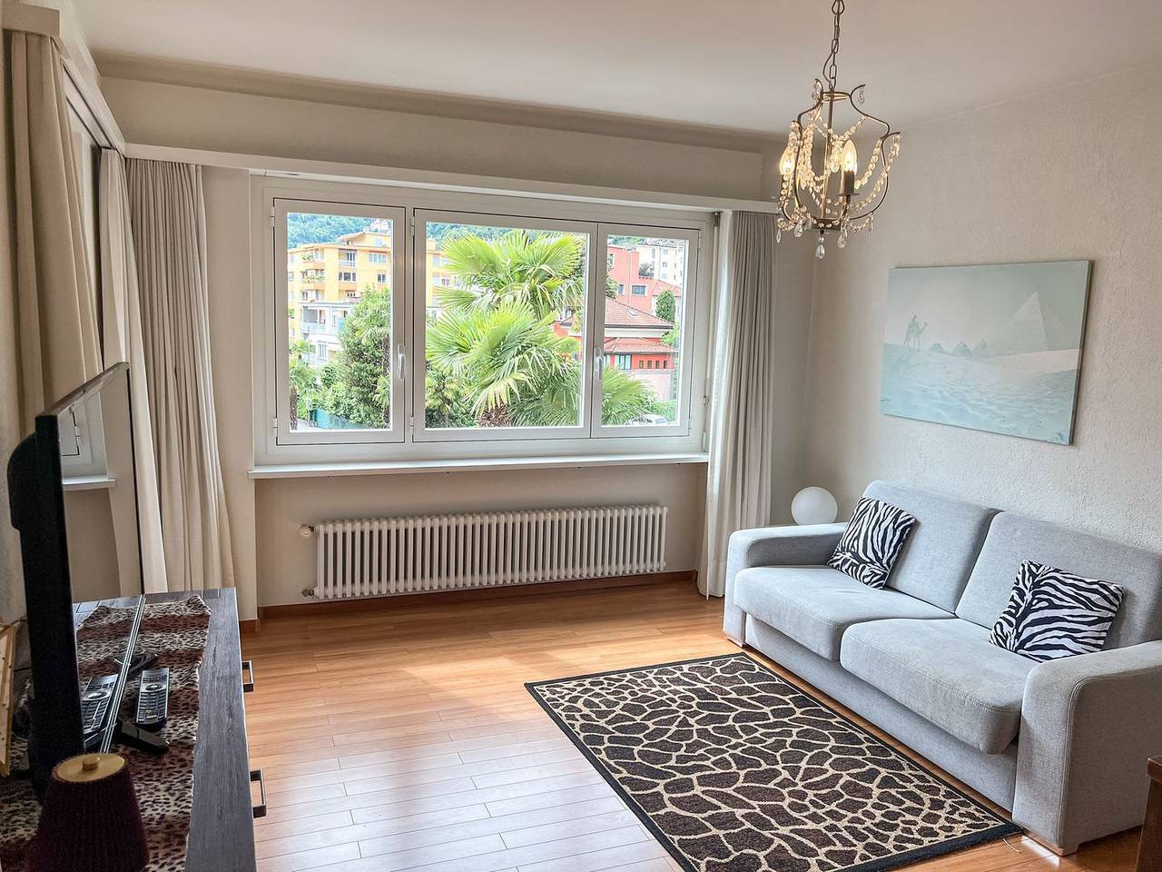 Ganze Wohnung, Renovierte Wohnung mit schöner Aussicht an zentraler Lage in Minusio, Tessiner Alpen