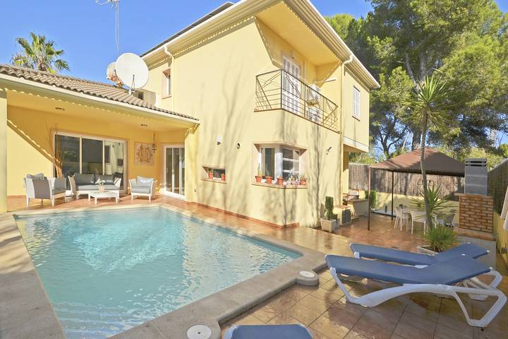 Finca mit Pool für 8 Personen, mit Balkon und Terrasse sowie Garten in Can Picafort
