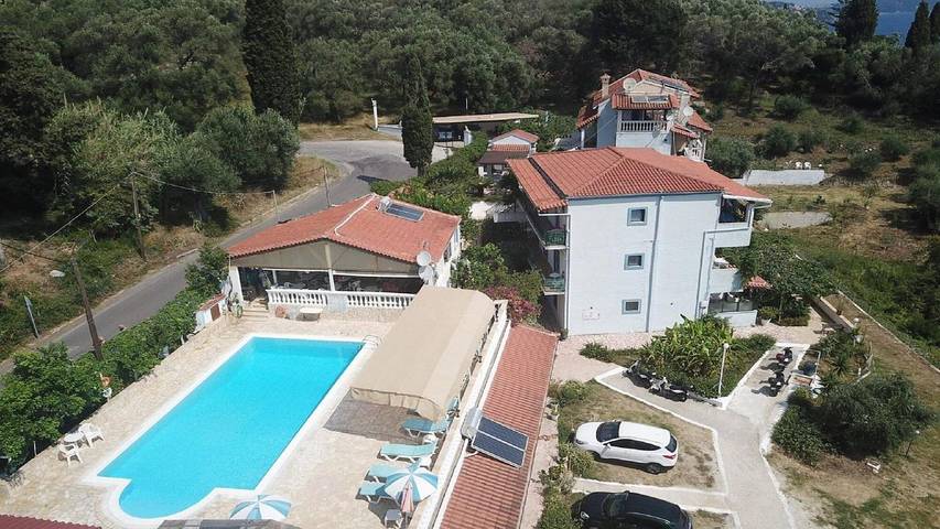 Διαμερίσματα διακοπών για 3 άτομα, με μπαλκόνι και κήπο στο Πέραμα