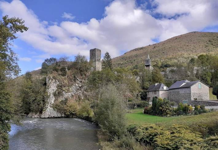 Location de vacances pour 5 personnes, avec Balcon ainsi que Terrasse et Vue à Hèches - 2